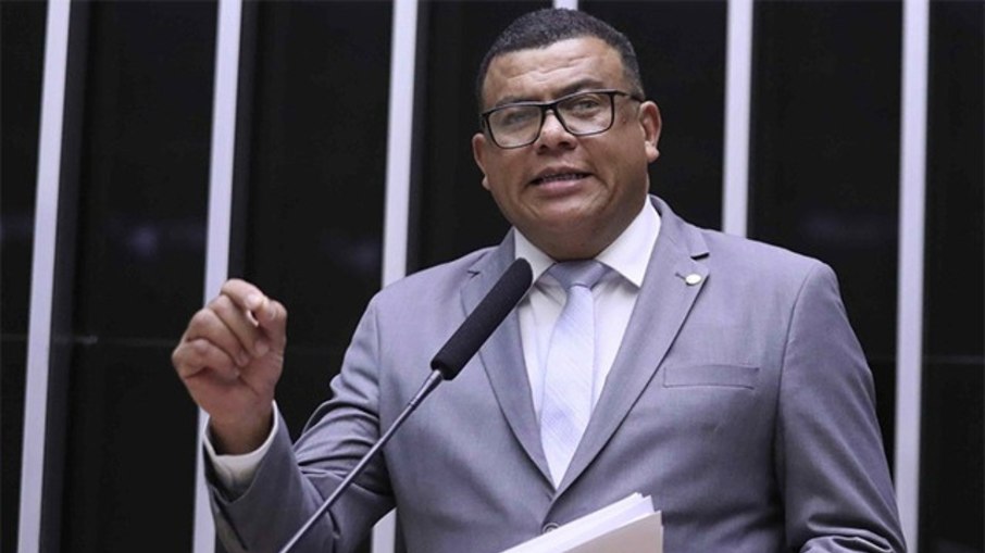 Deputado Luciano Alves discute com garota de programa após cobrança por serviço sexual
