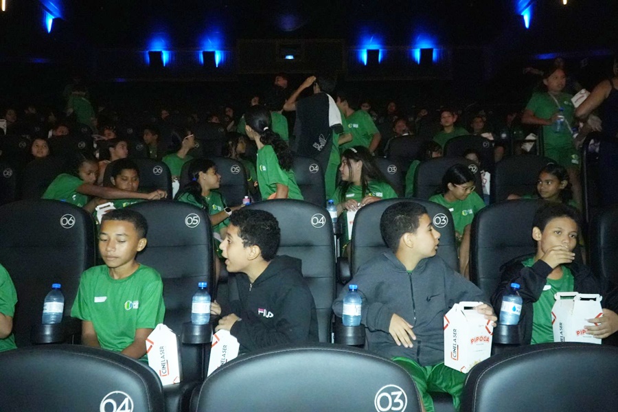 Primeira vez no cinema emociona alunos da rede municipal de Porto Velho