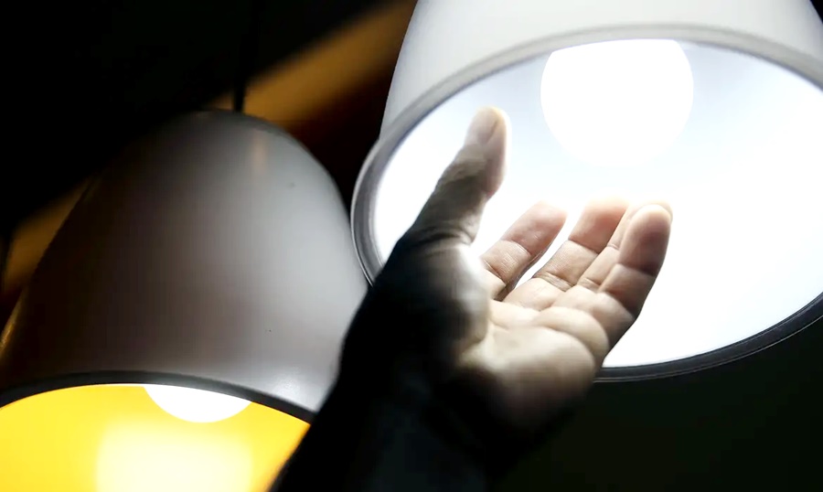 Aneel mantém bandeira verde e conta de luz não terá acréscimo em abril