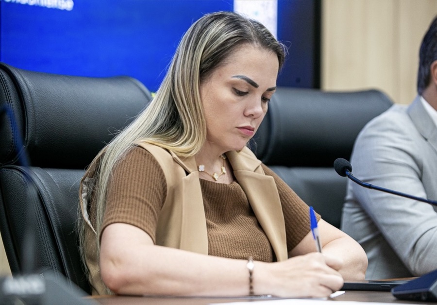 Cláudia de Jesus garante R$ 250 mil para hospital de Governador Jorge Teixeira