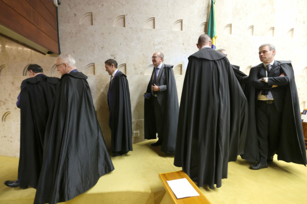 Apenas União pode legislar sobre matéria processual, decide STF
