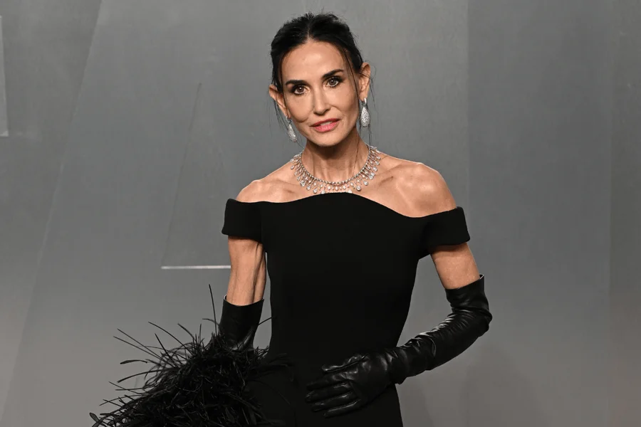 Demi Moore vive “luto antecipado” pelo ex-marido Bruce Willis diagnosticado com demência, 
