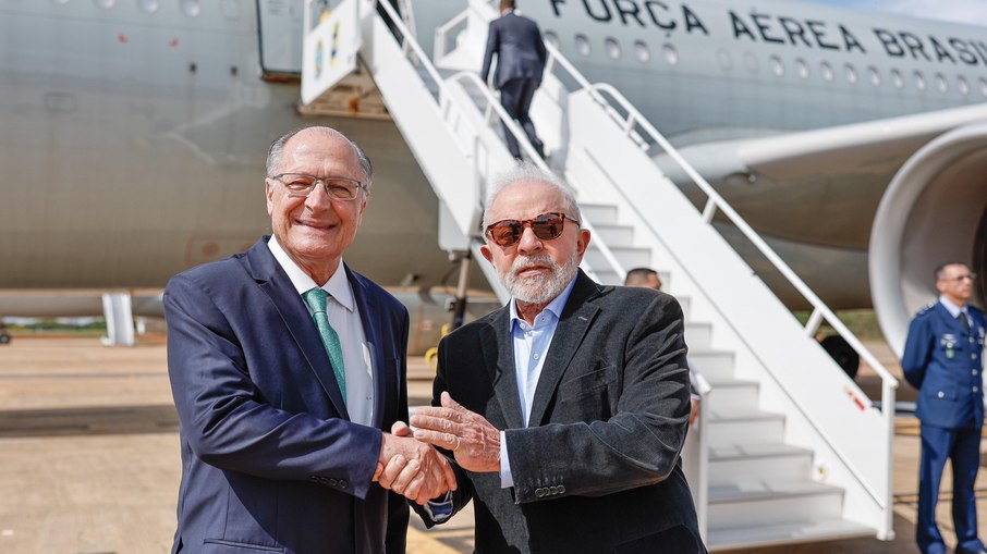 Lula confirma Alckmin como pré-candidato a vice-presidente durante encontro ministerial 
