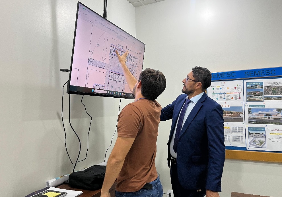 Vereador Márcio Pacele acompanha na SMCL fase final do projeto de novo refeitório em escola