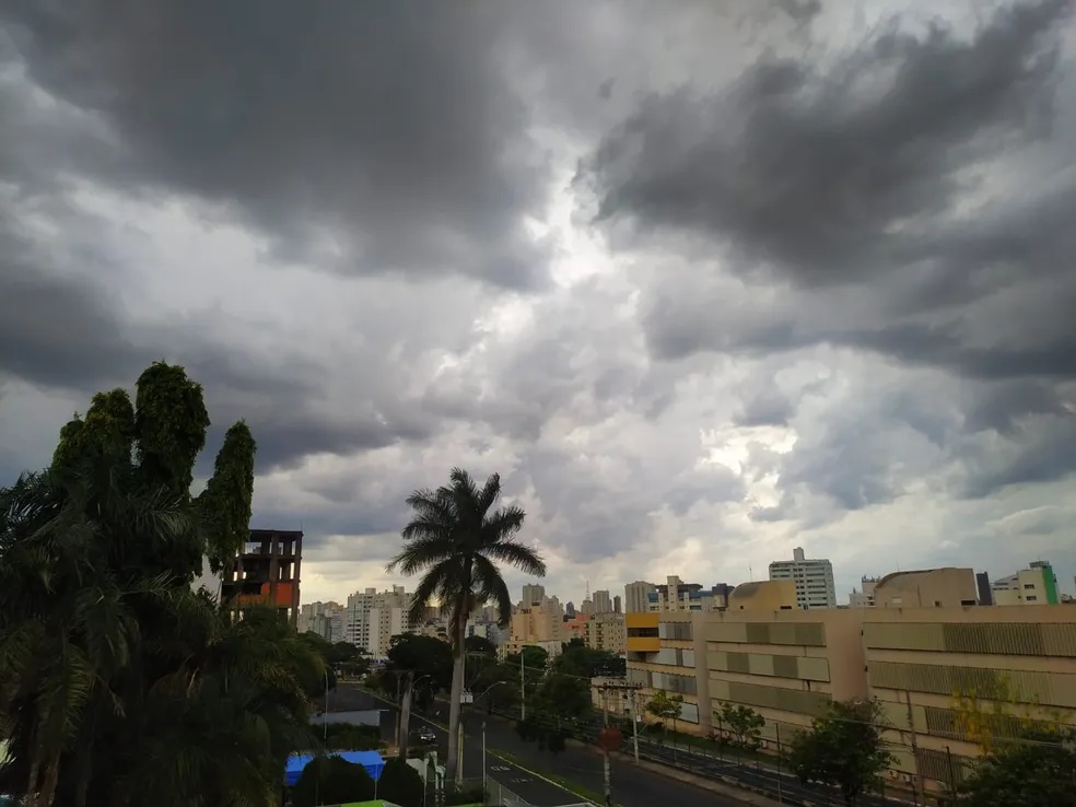 Céu fechado e chuva rápida devem marcar a quinta-feira em Rondônia