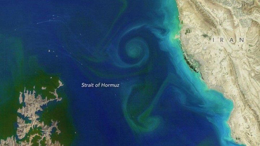 Irã libera passagem de navios essenciais no Estreito de Ormuz: "Cargas humanitárias e ração"
