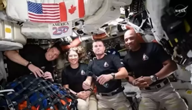 Tripulação deve chegar à Terra na sexta após sobrevoarem lado oculto da Lua