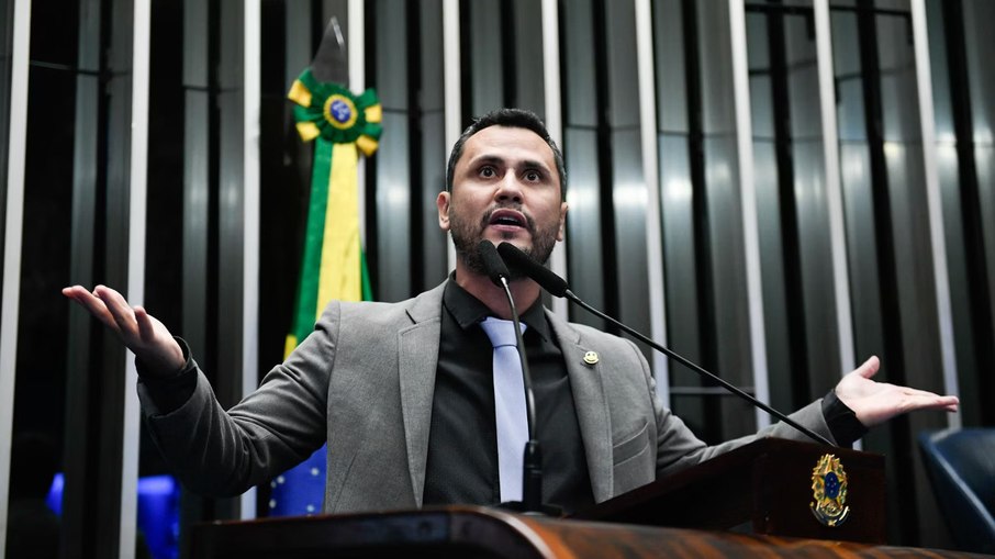 De inimigos a aliados, Cleitinho e Eduardo Cunha se unem em palanque de Minas Gerais
