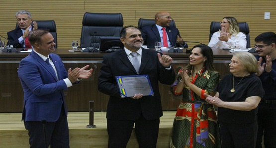 Alan Queiroz outorga ao engenheiro Giuliano Borges o título de Cidadão de Rondônia