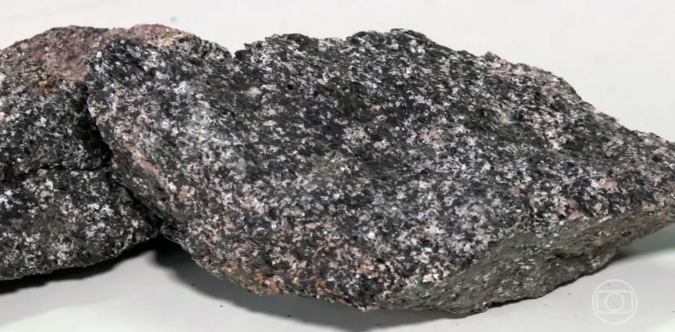 Quadrilha invade mineradora, rouba caminhão com 300 quilos de cassiterita em Rondônia