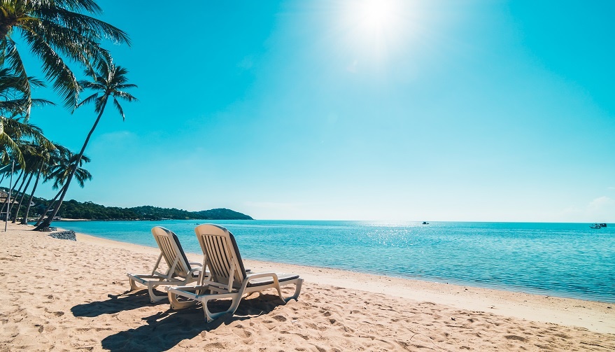 Empregado que postou foto na praia durante atestado tem justa causa mantida