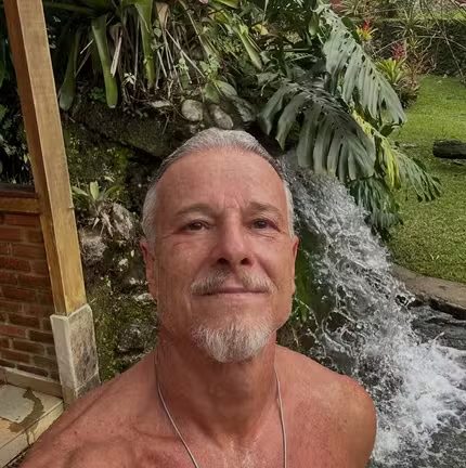 Solteiro, Marcello Novaes mostra momentos em sítio onde vive isolado aos 63 anos
