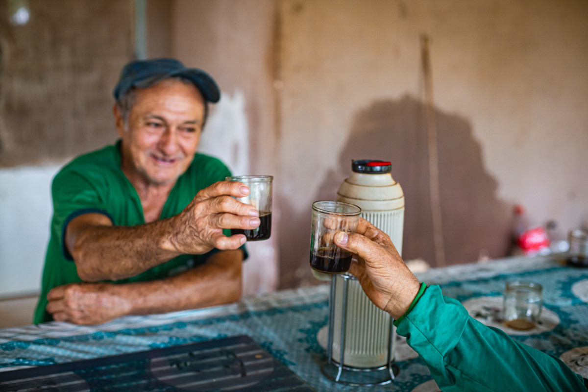 Café transforma vidas de produtores reassentados
