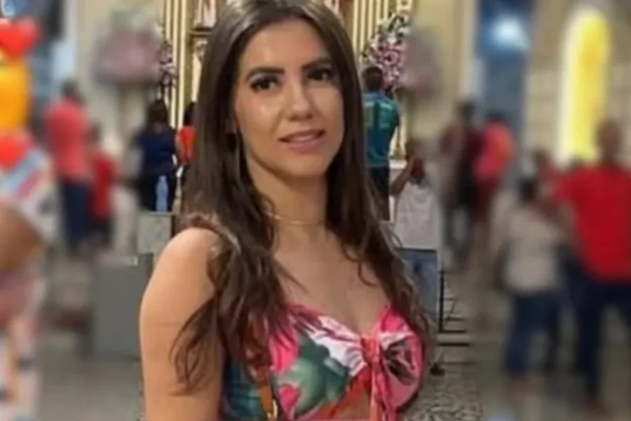Professora é morta a facadas ao defender pai durante jogo de futebol no interior da Bahia
