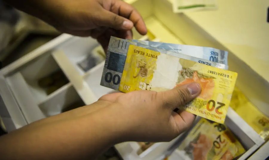 Governo Federal propõe salário mínimo de R$ 1.717 em 2027