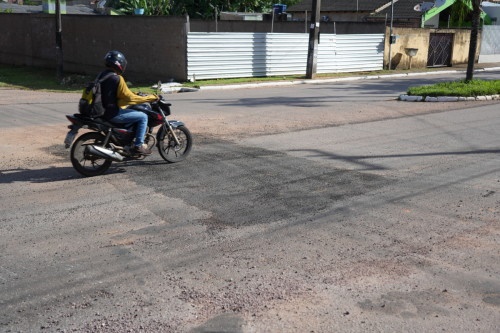 Tapa-buracos avança na região central de Porto Velho