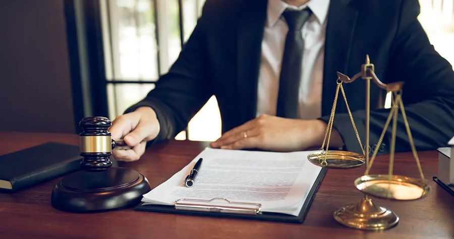 Homem é condenado a mais de 18 anos por tentar matar ex na frente dos filhos em RO