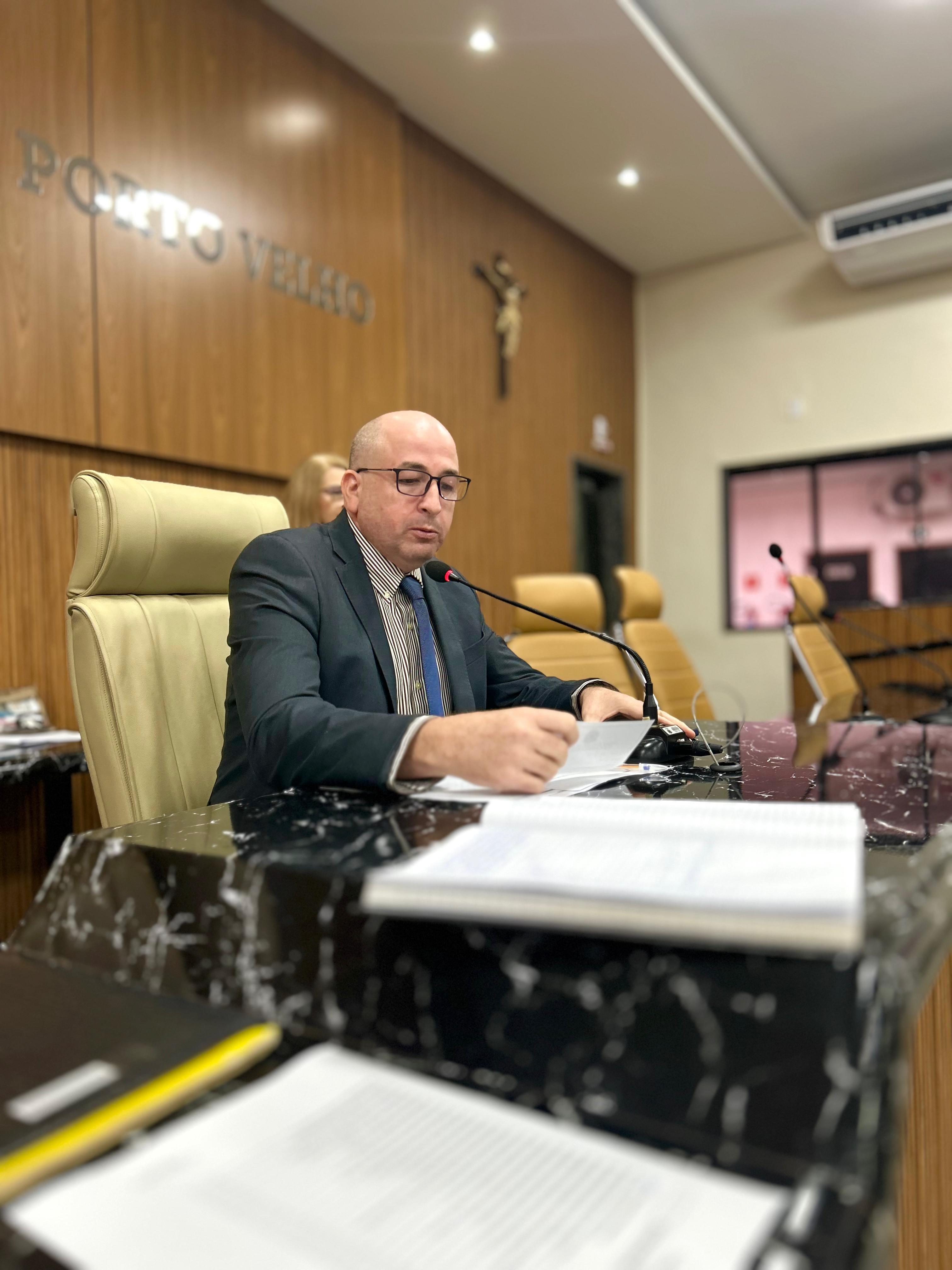 Gedeão Negreiros aciona prefeitura para garantir asfalto e infraestrutura em 7 ruas