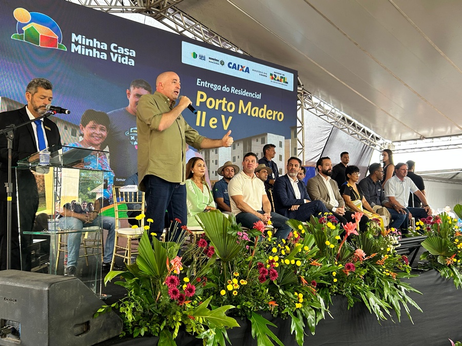 Gedeão Negreiros acompanha entrega de 592 moradias do Minha Casa Minha Vida