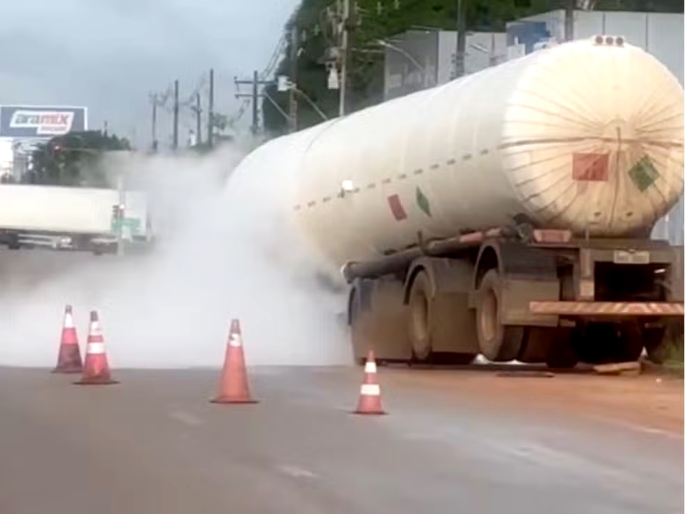 Vazamento de gás forma névoa e assusta moradores na zona Sul de Porto Velho
