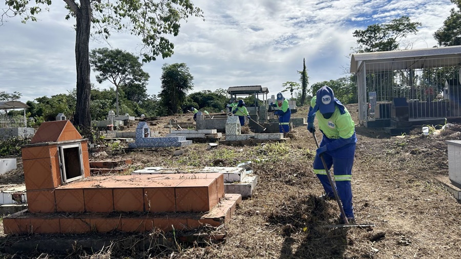 Cemitérios recebem limpeza para homenagens no Dia das Mães, em Porto Velho