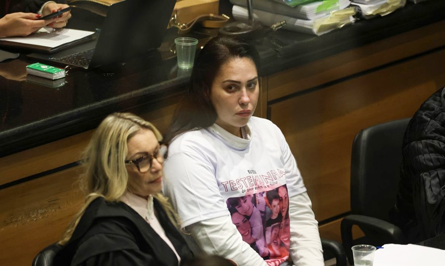 Monique Medeiros se entrega à polícia e volta a ser presa