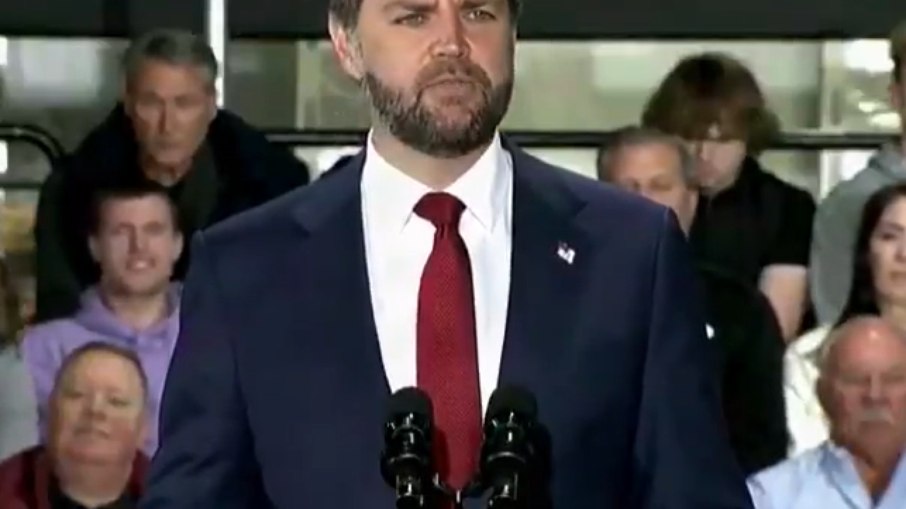 Presidente Donald Trump diz que Vance foi ao Paquistão negociar; Teerã nega
