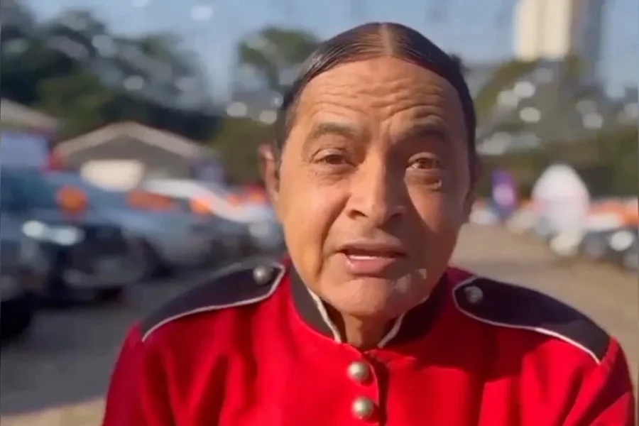 Humorista do SBT, Faxinildo atualiza estado de saúde após cirurgia cardíaca: “Renascer”
