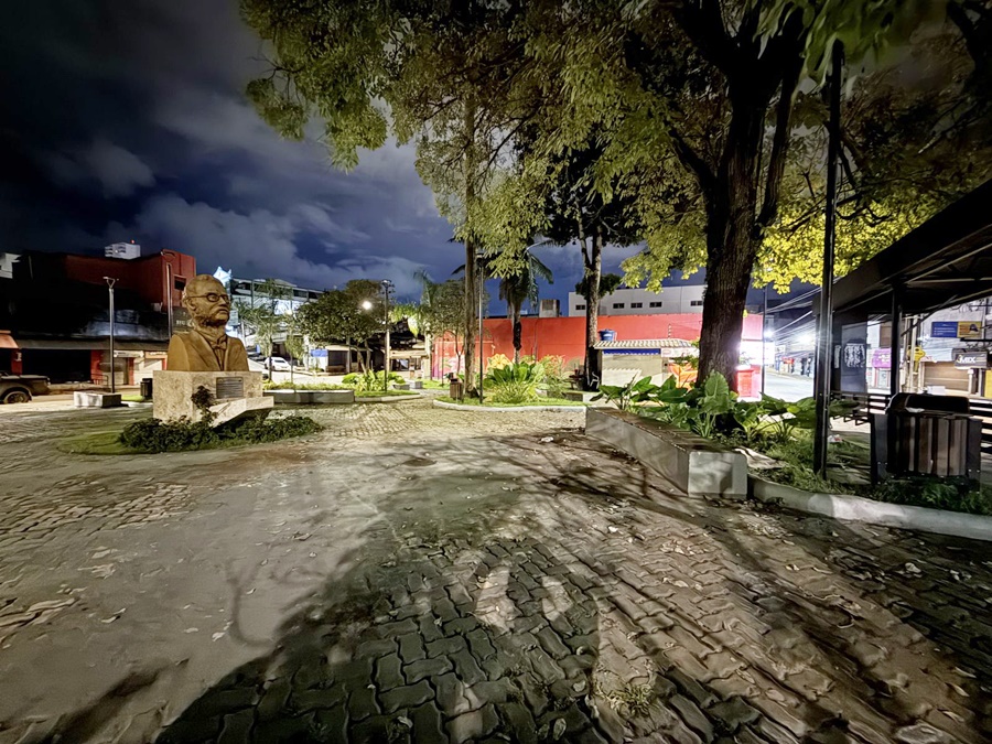 Furto de fios compromete iluminação na Praça Jonathas Pedrosa, em Porto Velho