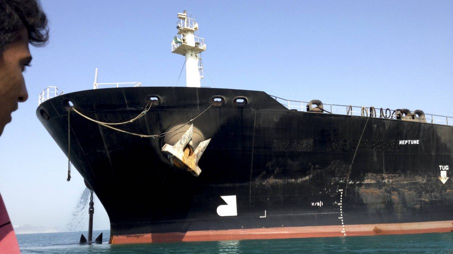 Guarda Revolucionária do Irã ameaça destruir produção de petróleo dos países do Golfo
