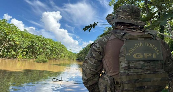 Operação da PF e Ibama destrói dragas no  garimpo do Rio Madeira em Porto Velho