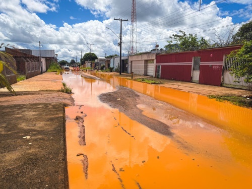 Prefeitura realiza obra de drenagem na Rua Bandeirantes para acabar com alagamentos