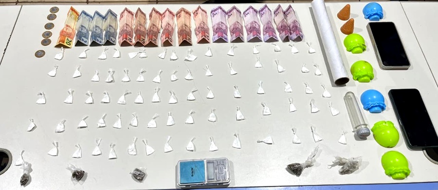 Polícia apreende menor e prende mulher com 75 porções de cocaína em ponto de tráfico na capital