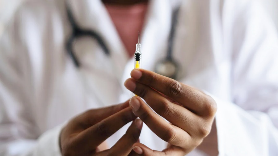 Vacina de HPV não é só para mulheres; veja os benefícios para os homens