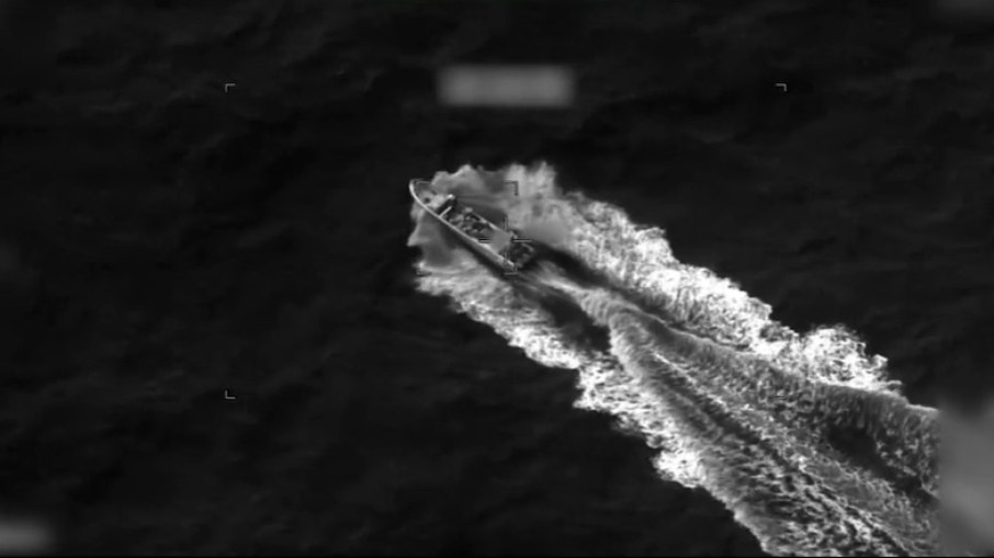 Ataque americano a barco suspeito no Pacífico deixa três mortos, dizem autoridades militares
