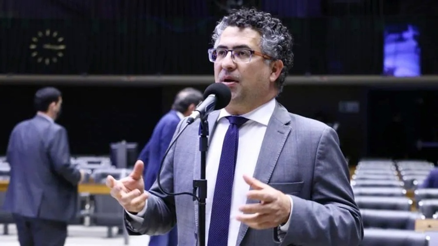 Hugo Motta anuncia relator da PEC do fim da escala 6X1 na comissão especial