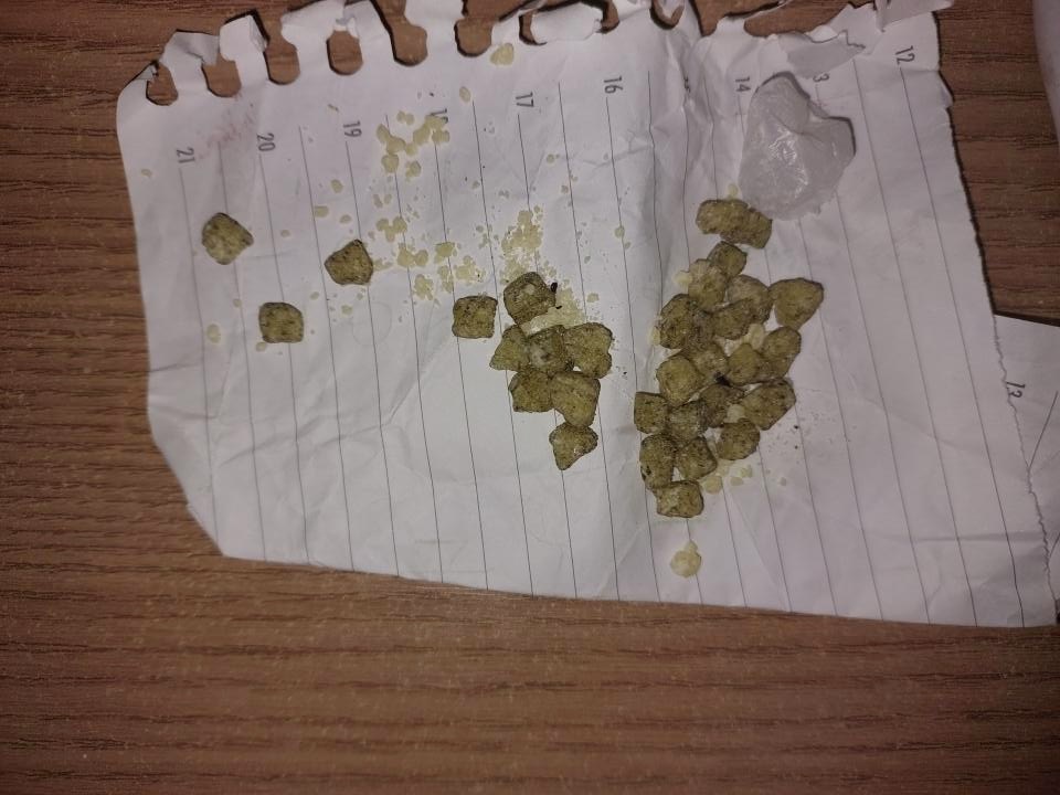 Polícia Militar desarticula ponto de tráfico e prende mulher com drogas em Nova Mamoré
