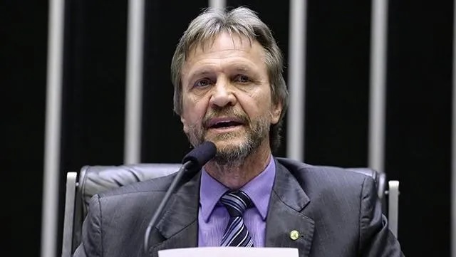 PT avalia ir ao STF contra PL da dosimetria, que beneficia Jair Bolsonaro