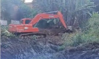 Júnior Queiroz cobra e prefeitura executa limpeza de canal no Castanheira