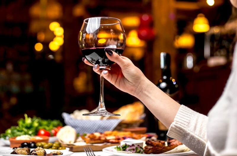Como escolher vinho italiano para um jantar especial