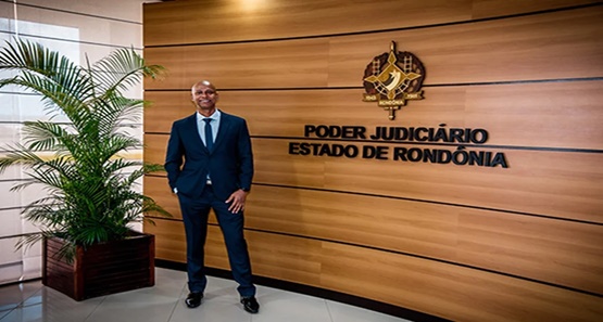 Ex-vendedor de pipoca, juiz de Rondônia é demitido por humilhar colegas