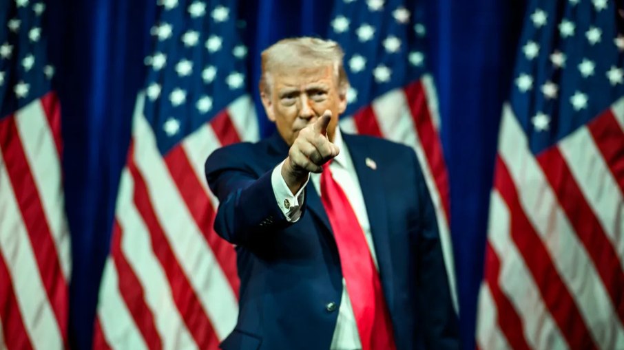Trump anuncia suspensão temporária de ações no Estreito de Ormuz: "Operação Liberdade"
