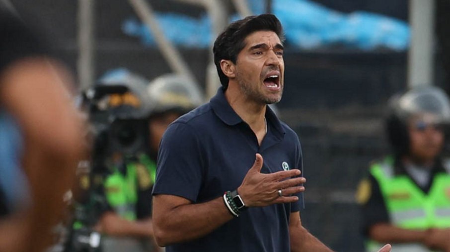 Abel Ferreira faz gesto obsceno para craque do Palmeiras
