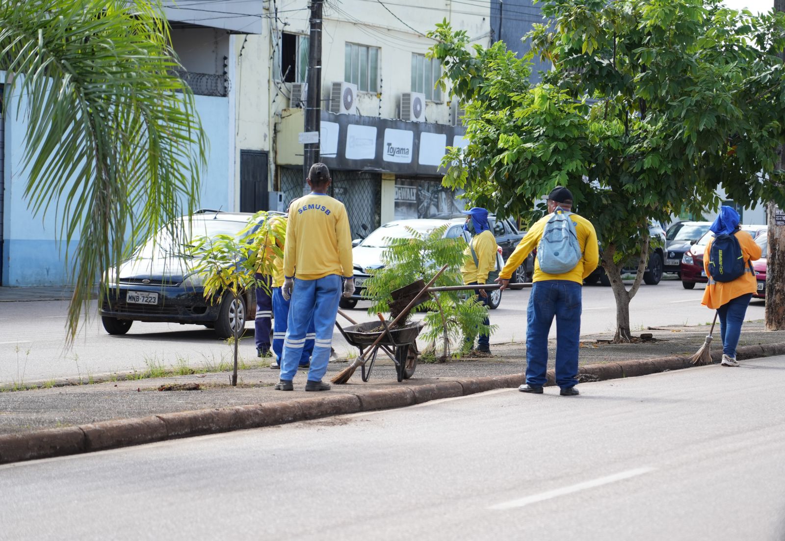 Prefeitura intensifica serviços urbanos em diferentes regiões da cidade
