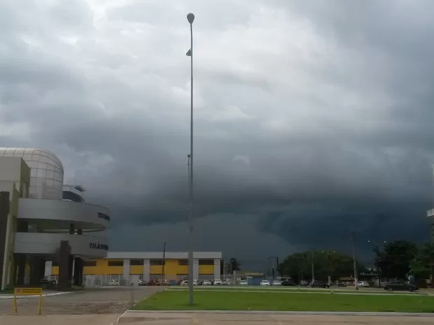 Primeira friagem do ano deve derrubar temperaturas e provocar chuva em Rondônia