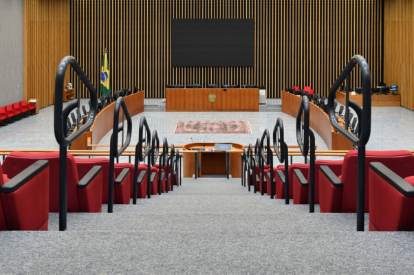 STJ deve julgar com foro especial mesmo após instrução em primeiro grau
