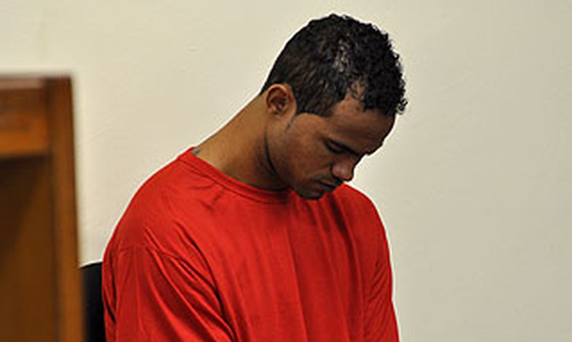 Goleiro Bruno é preso em São Pedro da Aldeia após dois meses foragido
