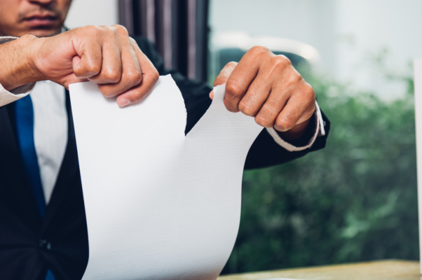 Uso de senha não valida contrato bancário firmado por cliente analfabeto
