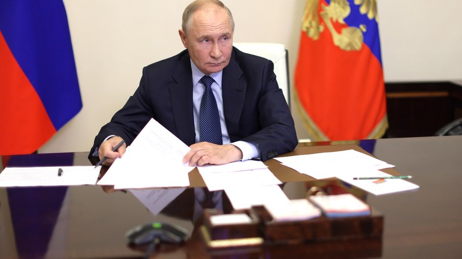 Presidente da Rússia, Vladimir Putin critica Otan e usa Dia da Vitória para defender a guerra
