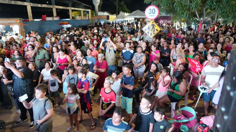 Centenas de famílias vão ao Campo do Abobrão e celebram o Dia das Mães